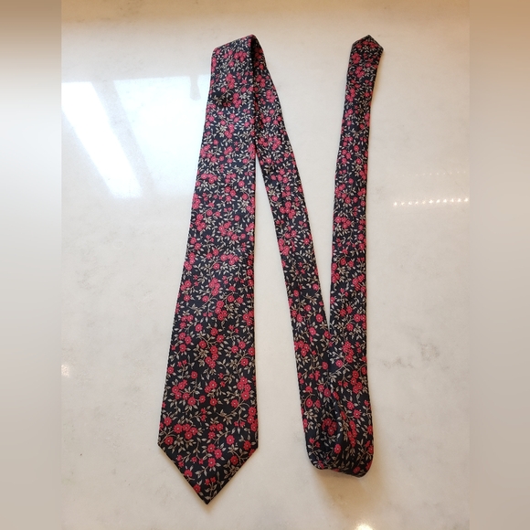 Fbiti by Micahel Luisi Red and Black Floral Tie - Picture 1 of 6